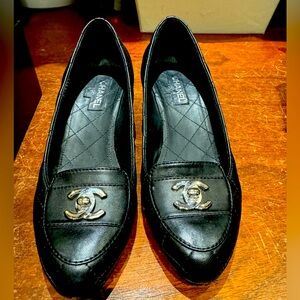 Super classy Chanel shoes, barely ever worn!